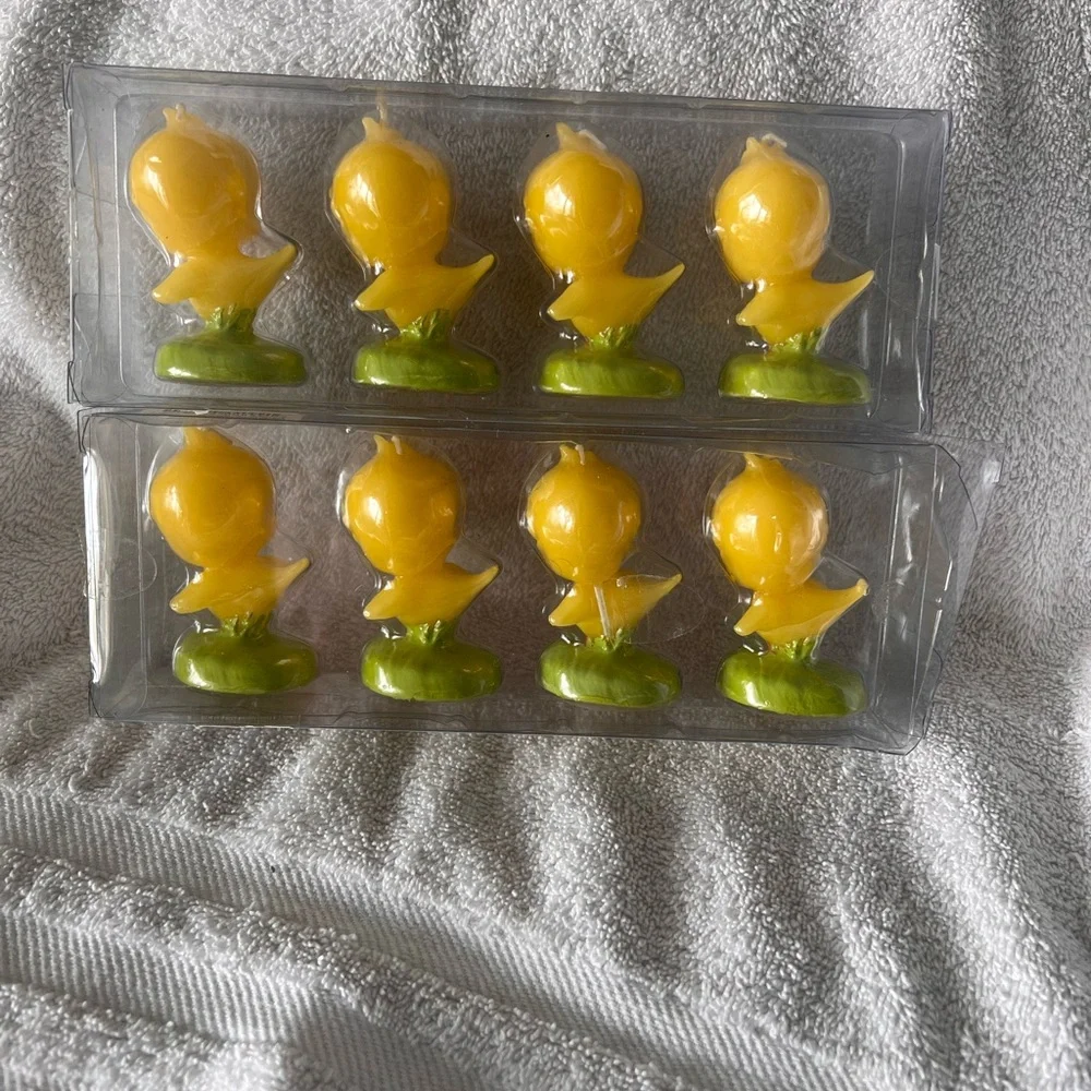 NIB 2 SETS OF 4 EASTER CHICK CANDLES- 2007- TARGET